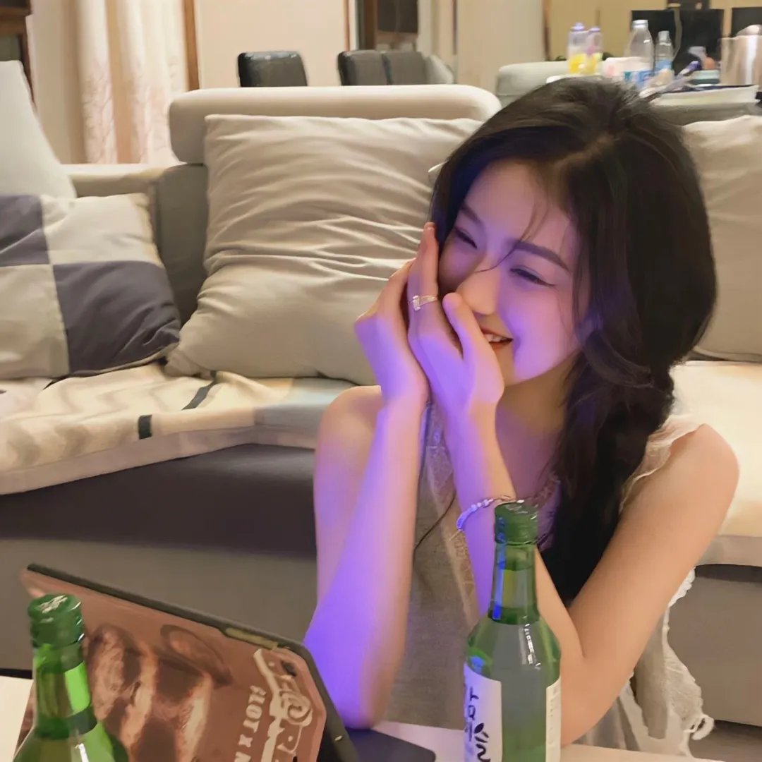 人气爱豆机场牵手女助理，后援会发声明，三天三夜持续发酵